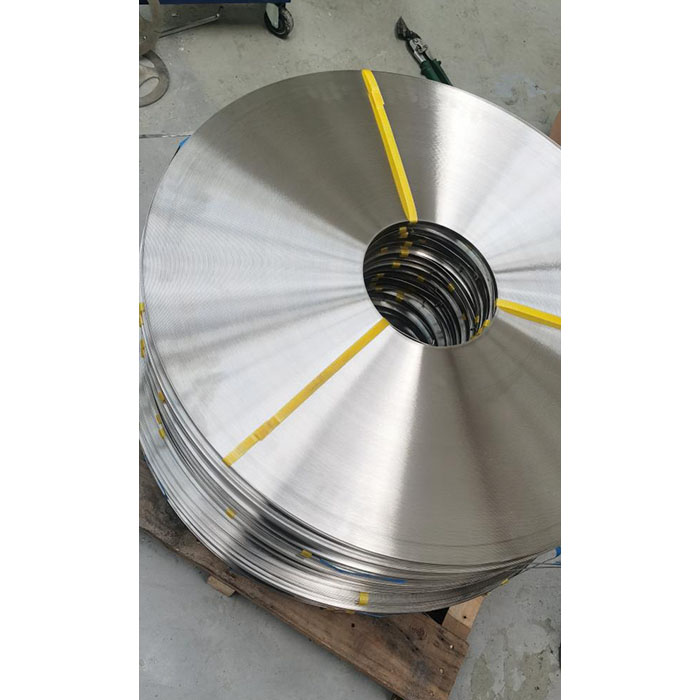 Hogyan változnak a 316 rozsdamentes acélcsík mechanikai tulajdonságai különböző környezeti hőmérsékleteken?